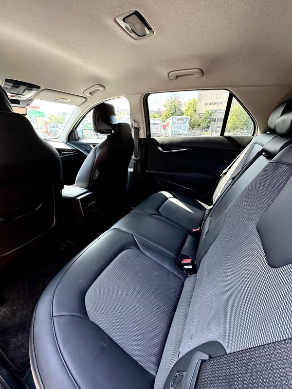 Vehicle image 12 of 13