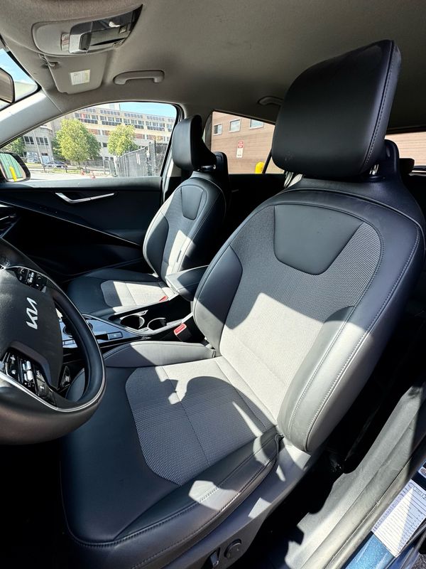 Vehicle image 11 of 13