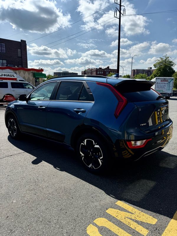 Vehicle image 6 of 13