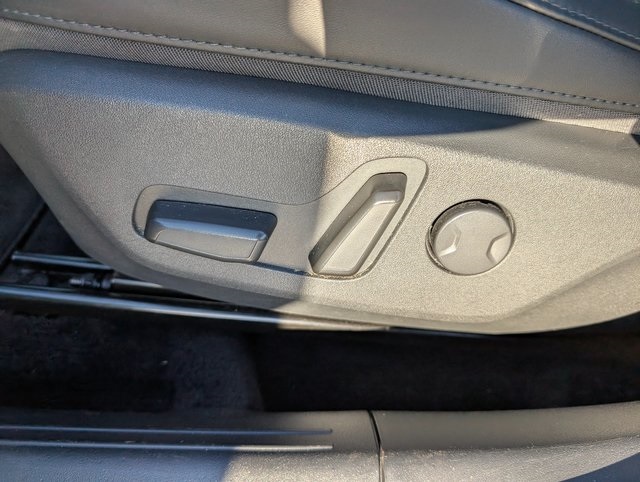 Vehicle image 23 of 36