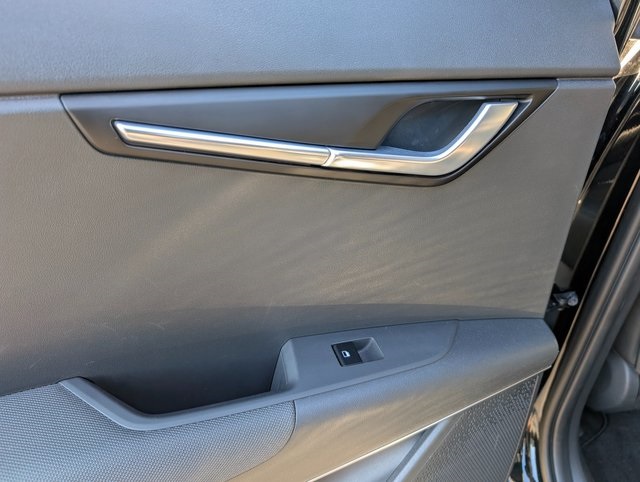 Vehicle image 15 of 36