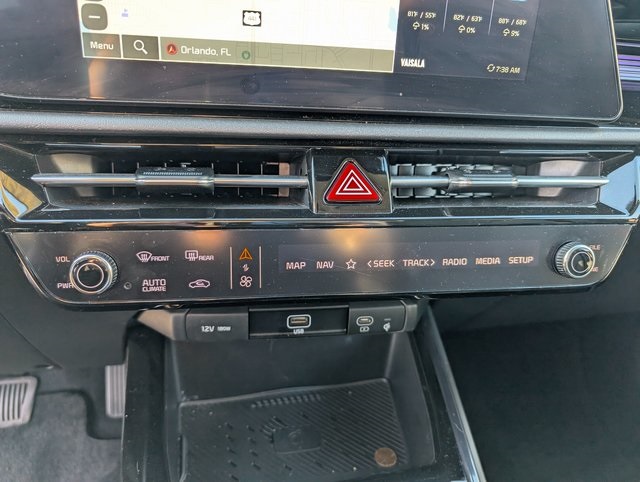 Vehicle image 27 of 36
