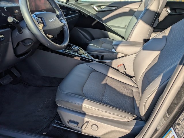 Vehicle image 22 of 36