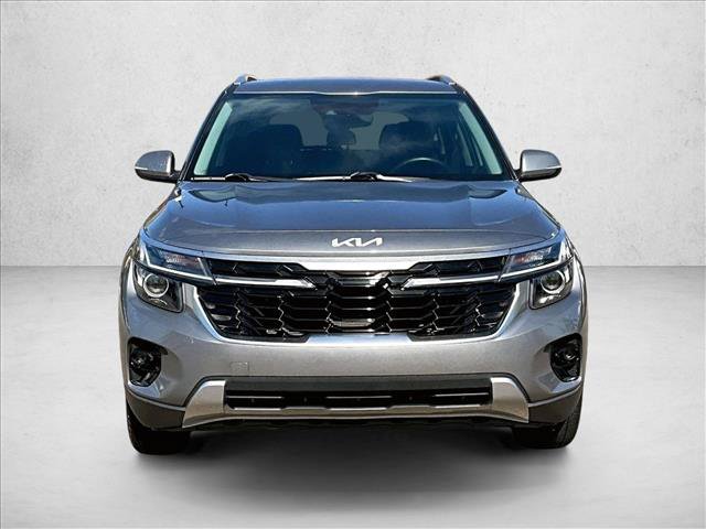 2024 Kia Seltos EX Image 2 of 30