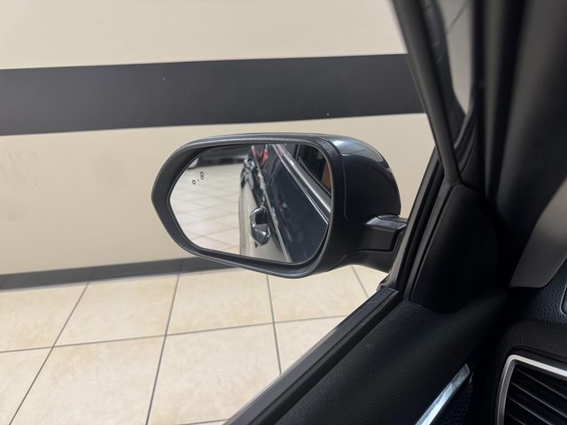 Vehicle image 17 of 26