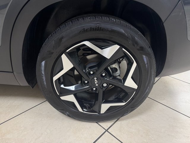Vehicle image 23 of 26