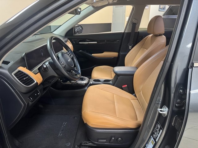 Vehicle image 8 of 26