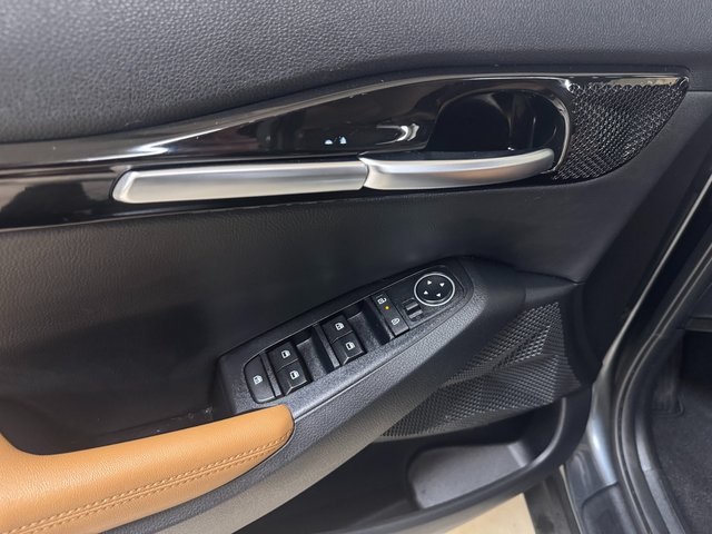 Vehicle image 7 of 26