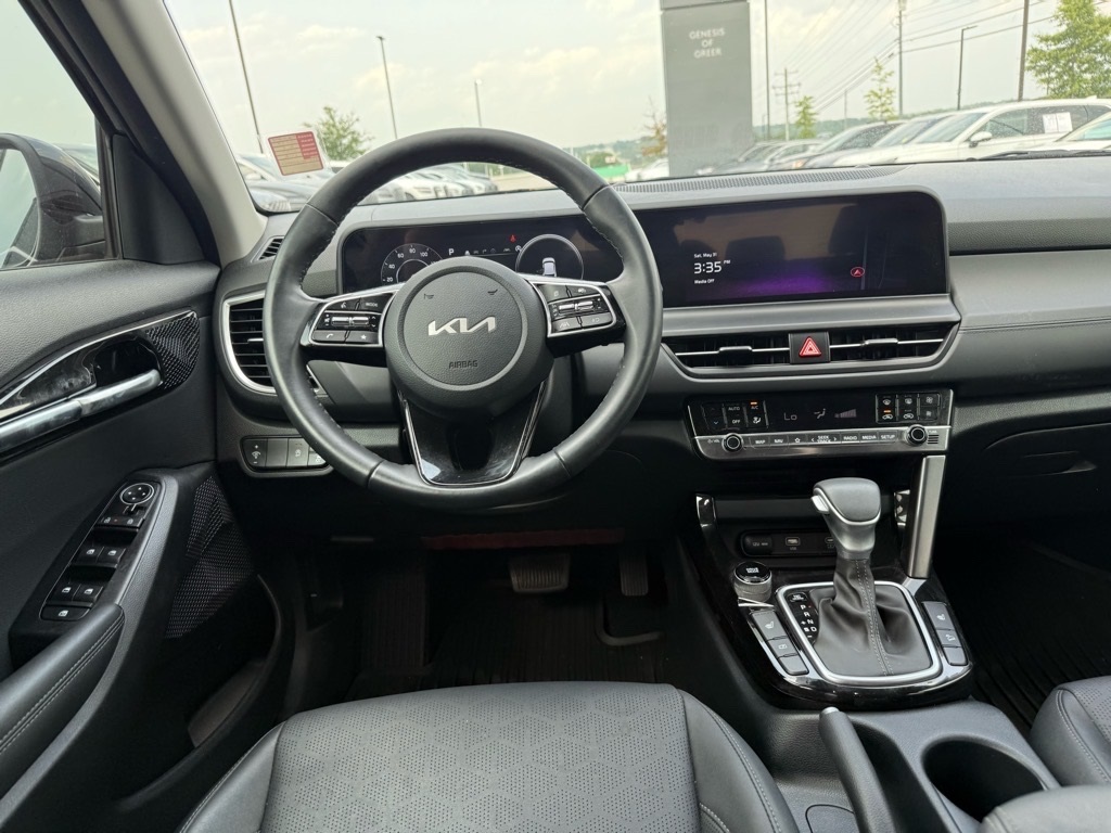 Vehicle image 9 of 24
