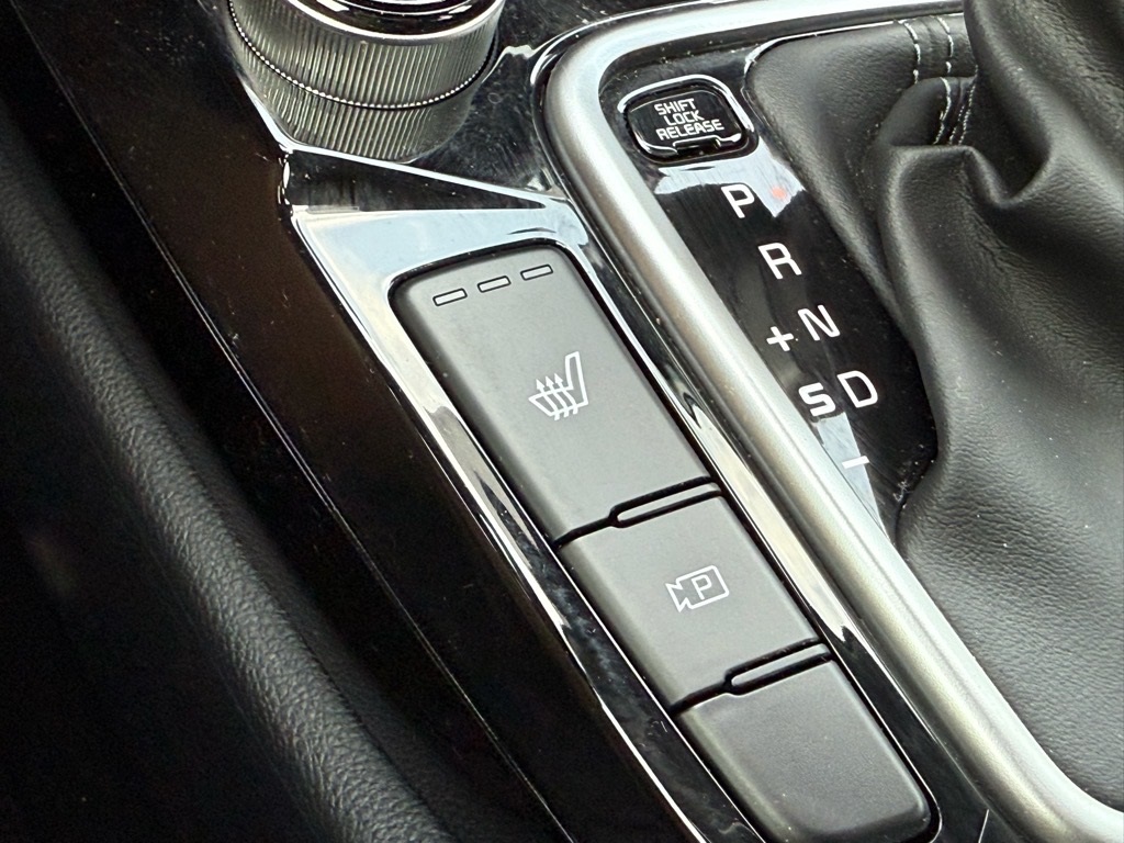 Vehicle image 16 of 24