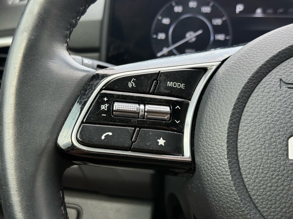 Vehicle image 22 of 24