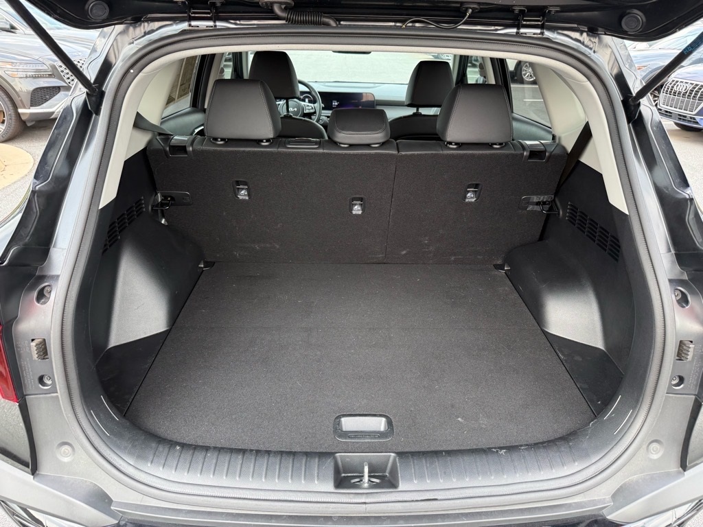Vehicle image 13 of 24
