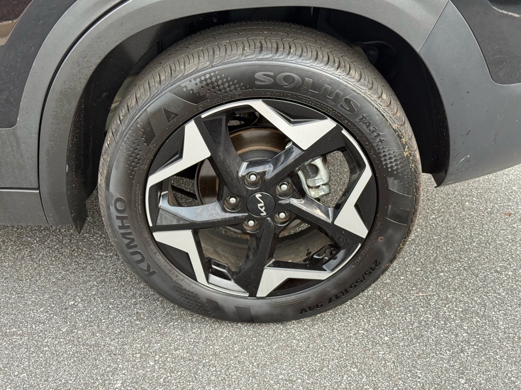 Vehicle image 14 of 24