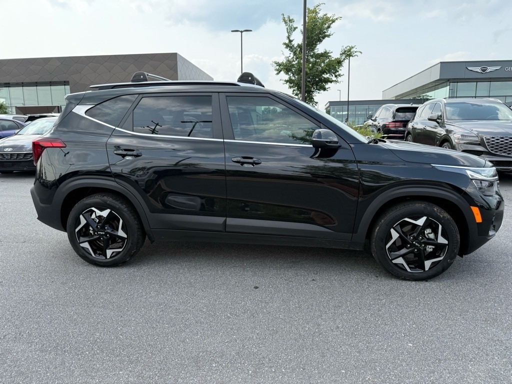 Vehicle image 3 of 24