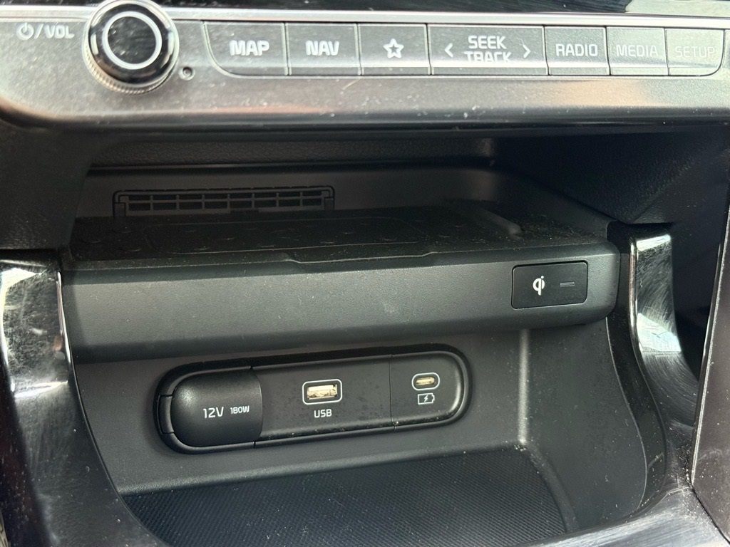 Vehicle image 17 of 24