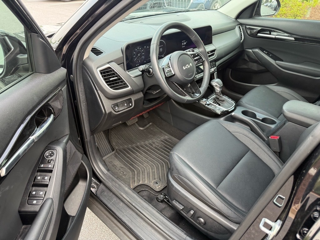 Vehicle image 8 of 24
