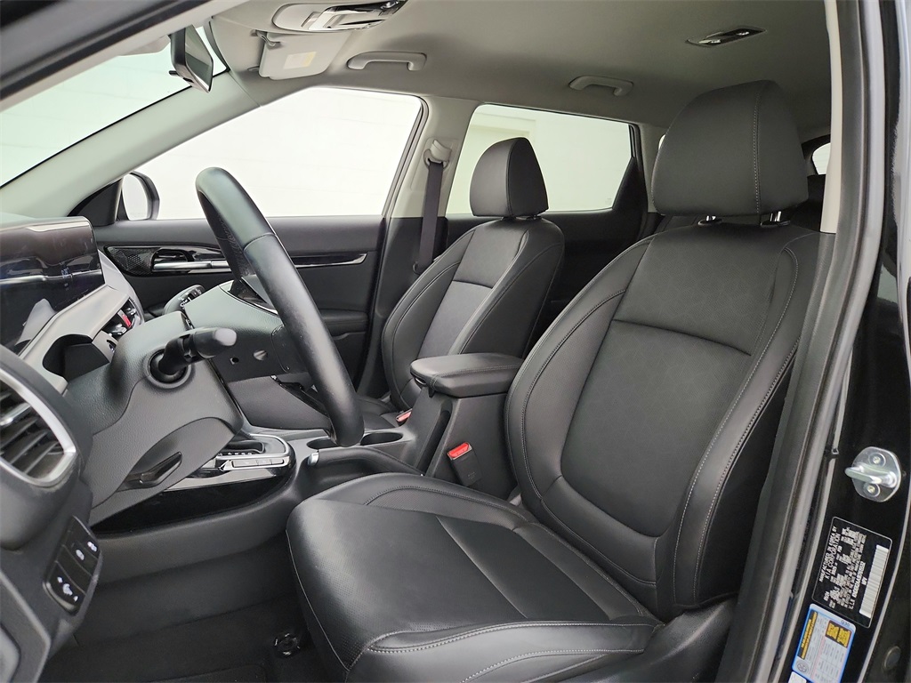 Vehicle image 17 of 35