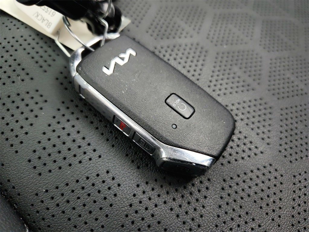 Vehicle image 33 of 35