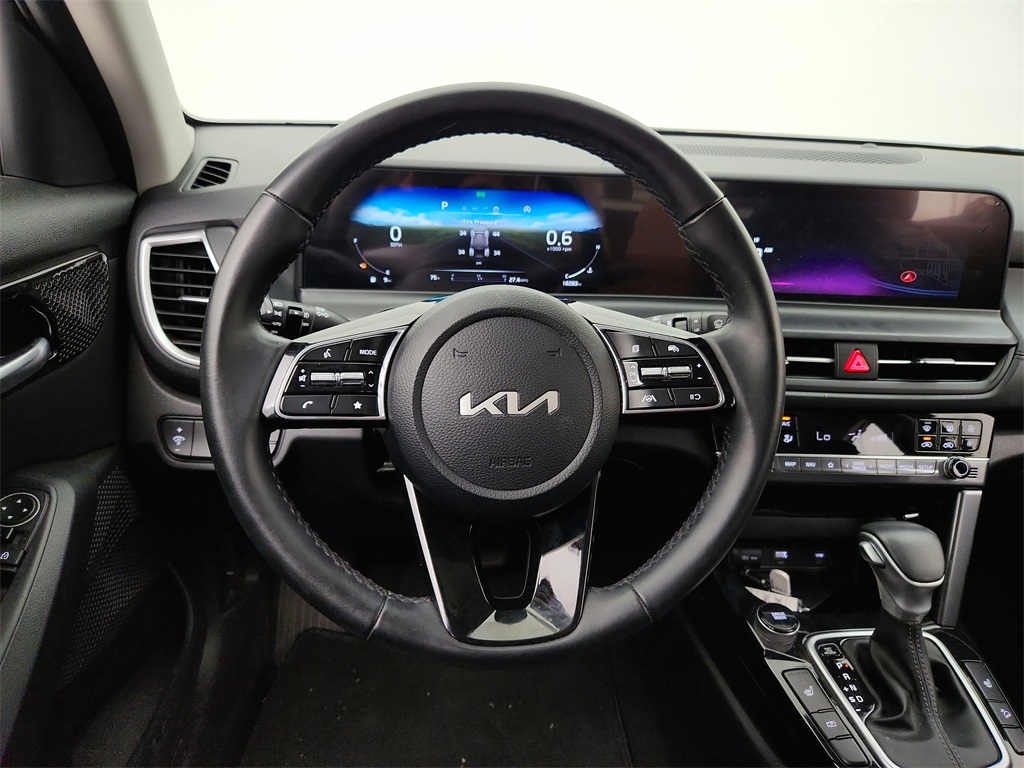 Vehicle image 21 of 35