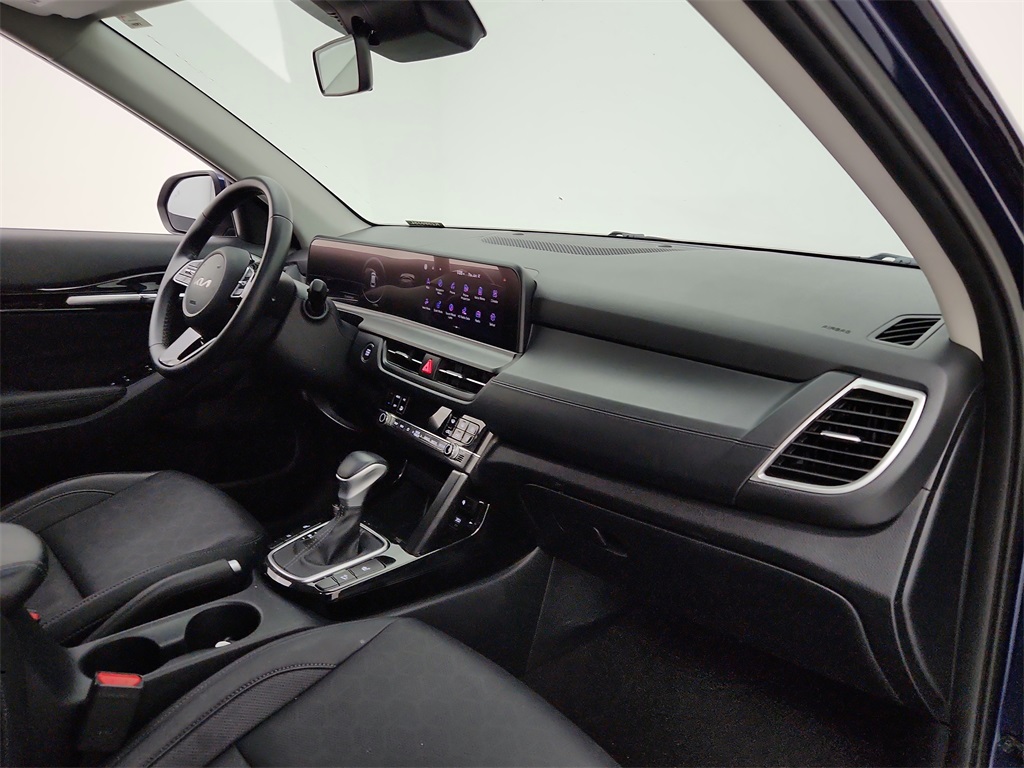 Vehicle image 15 of 31