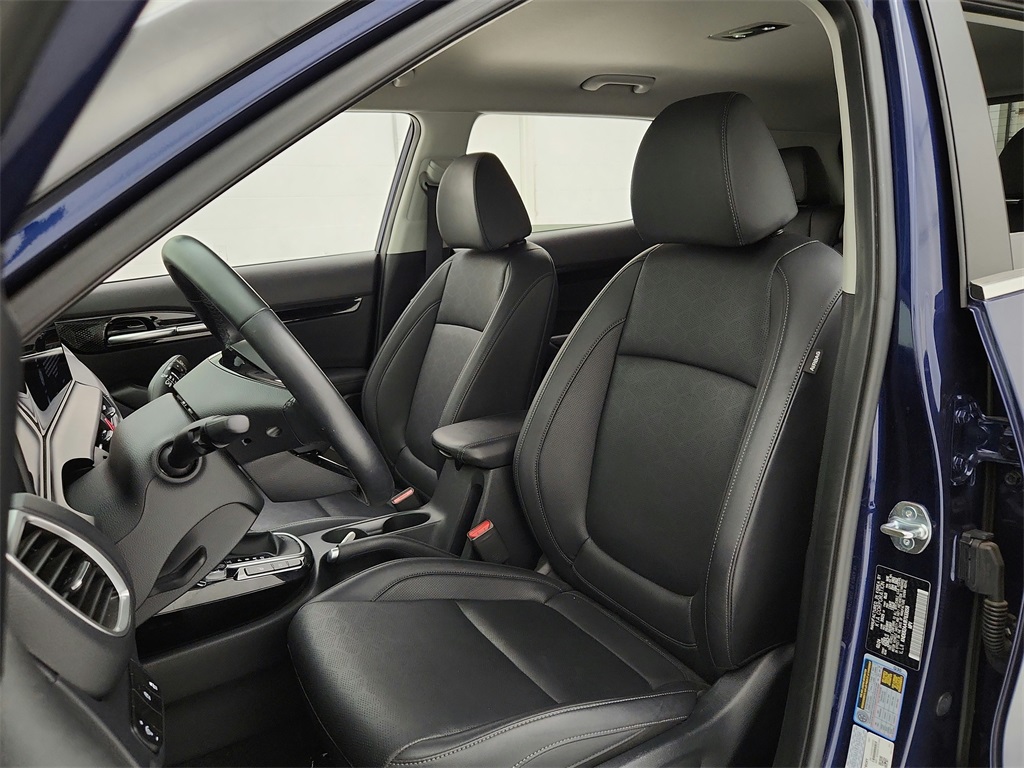 Vehicle image 13 of 31