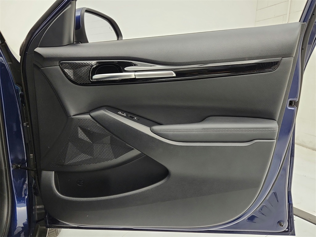 Vehicle image 25 of 31