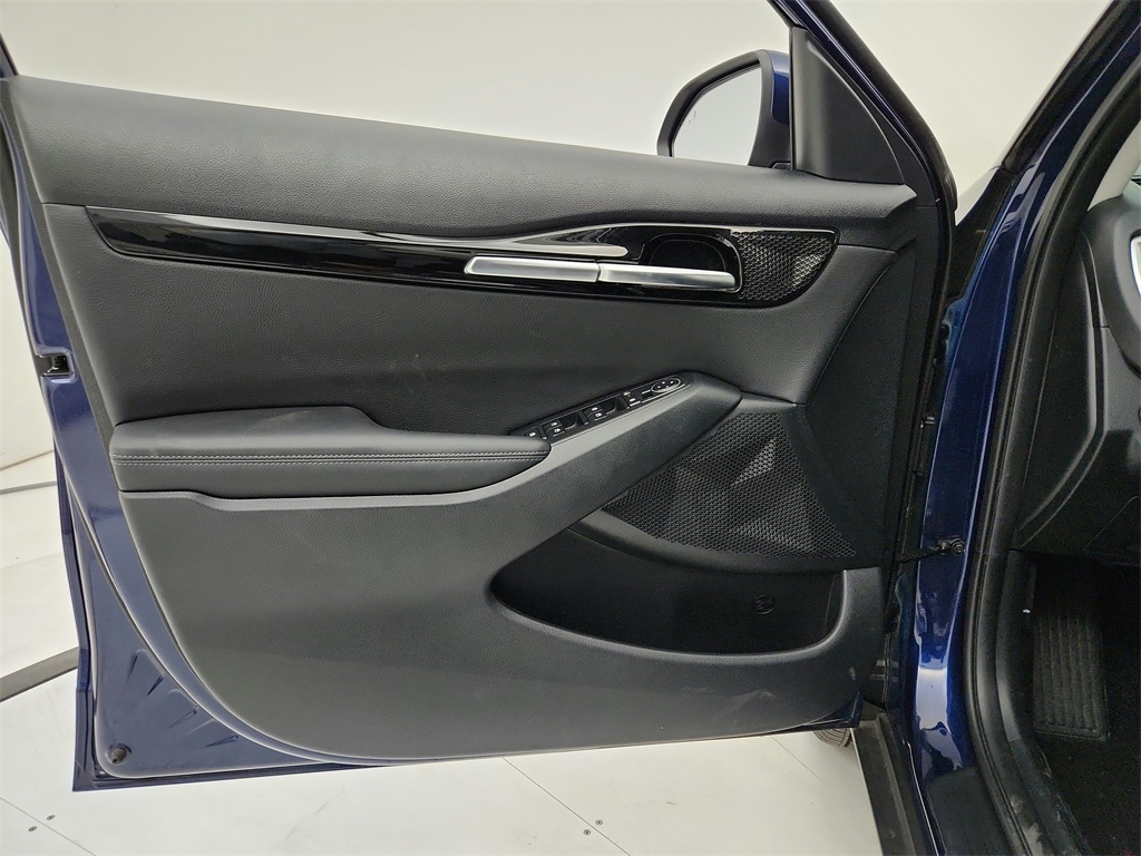 Vehicle image 22 of 31