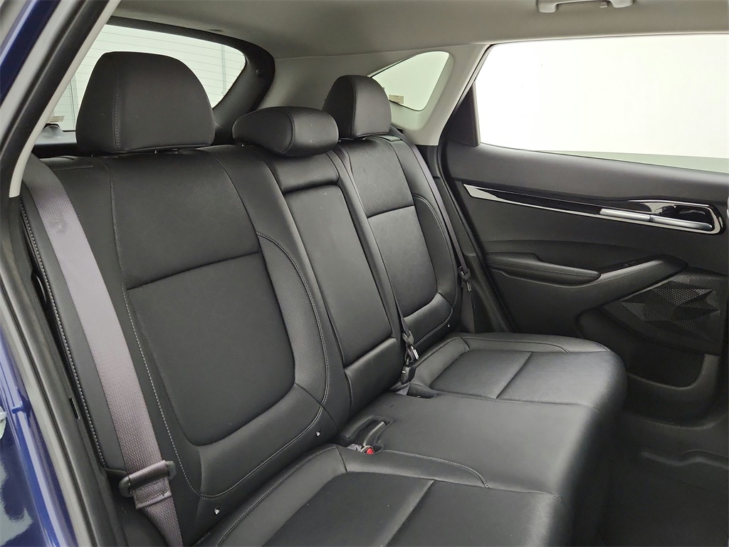 Vehicle image 11 of 31
