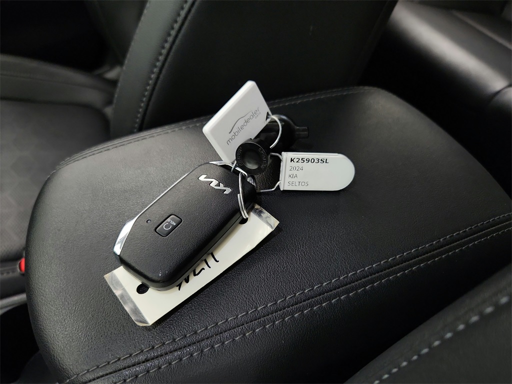 Vehicle image 26 of 31