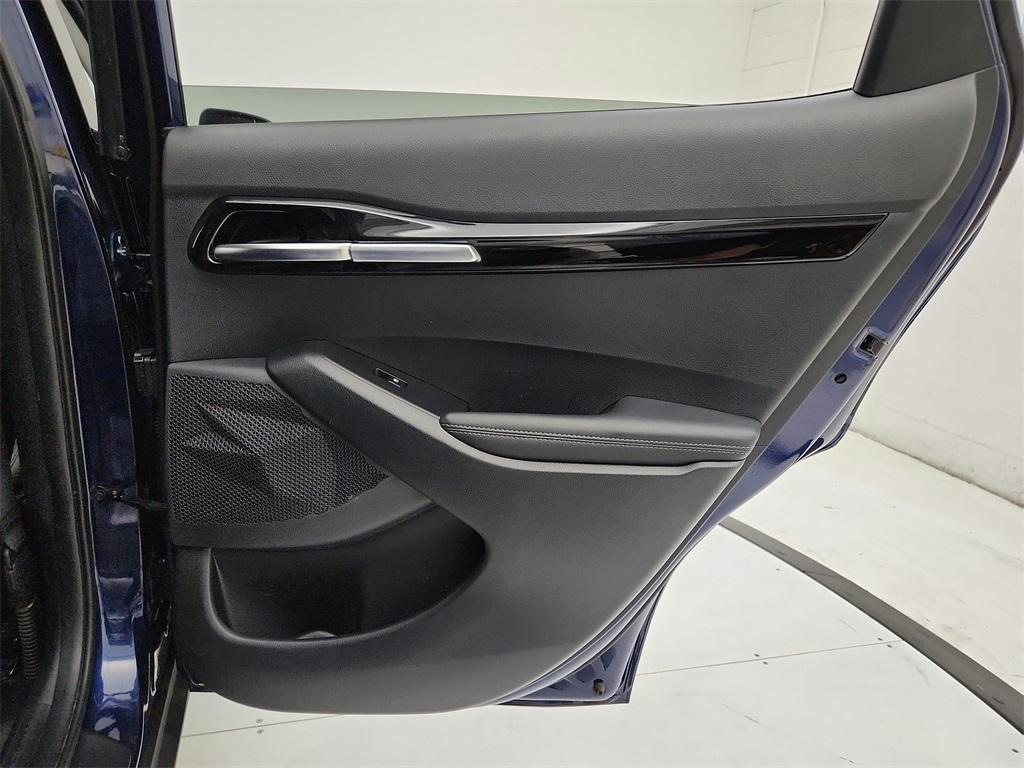 Vehicle image 24 of 31