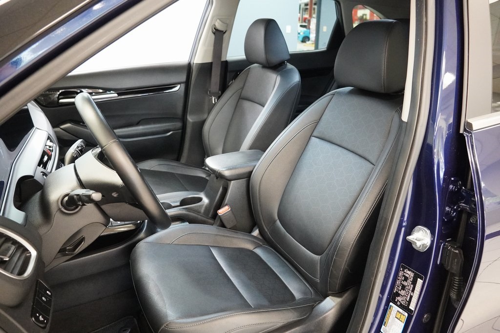 Vehicle image 9 of 28