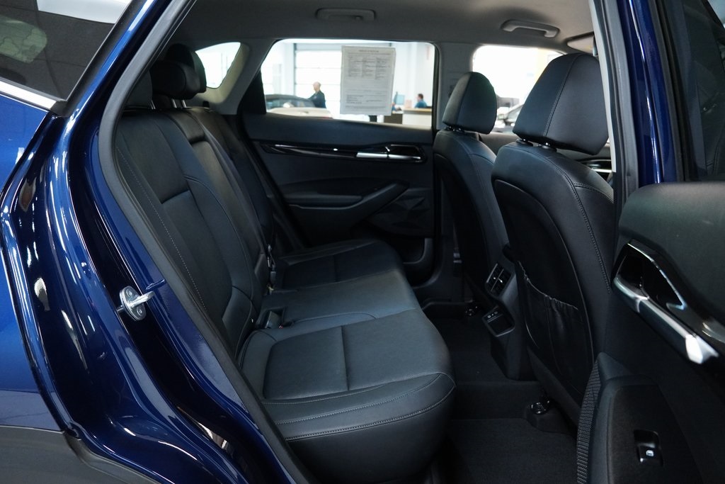 Vehicle image 23 of 28
