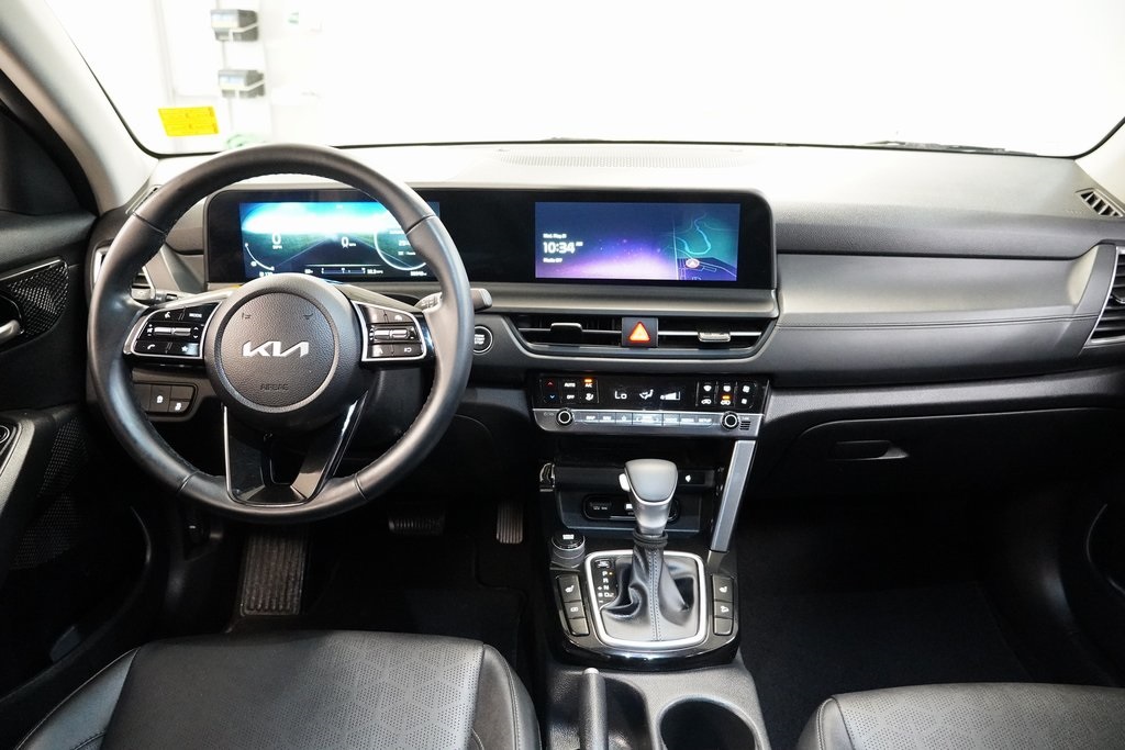 Vehicle image 18 of 28