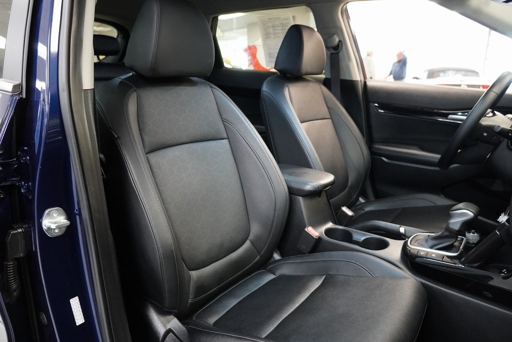 Vehicle image 26 of 28