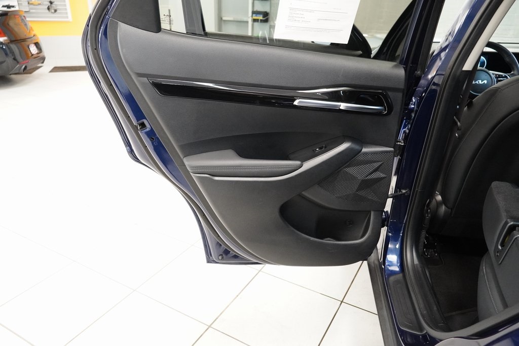 Vehicle image 22 of 28