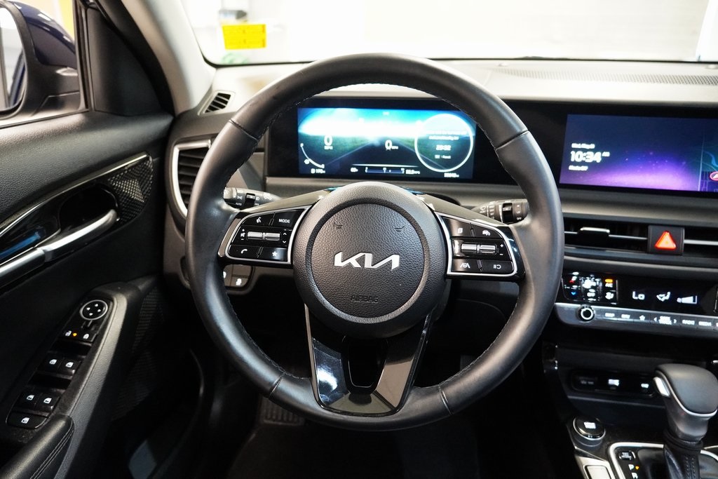 Vehicle image 19 of 28
