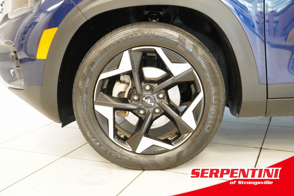 Vehicle image 15 of 28