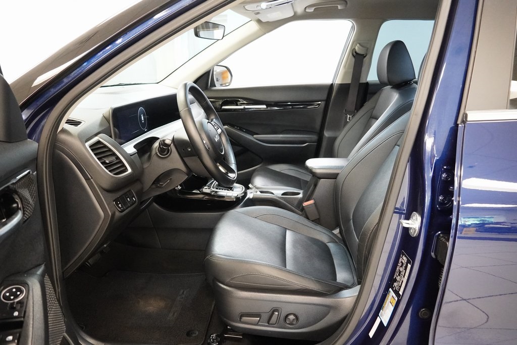 Vehicle image 12 of 28