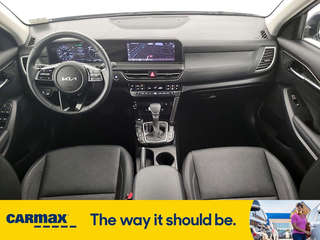 Vehicle image 11 of 28