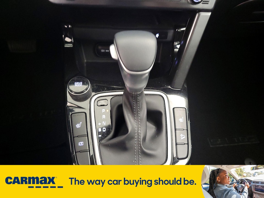 Vehicle image 23 of 28