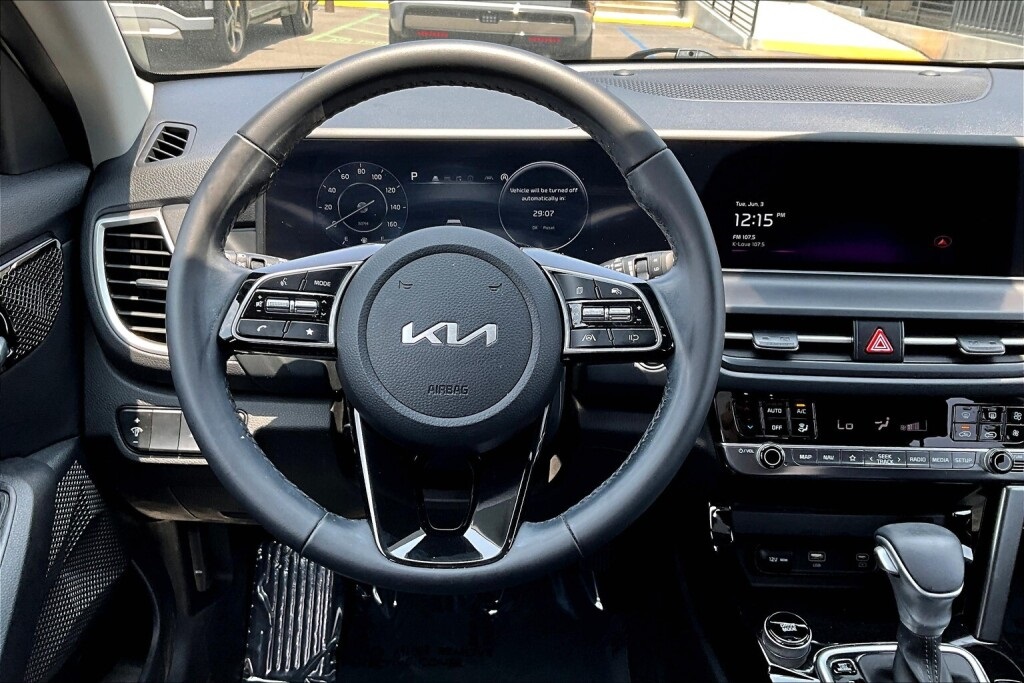 Vehicle image 7 of 17