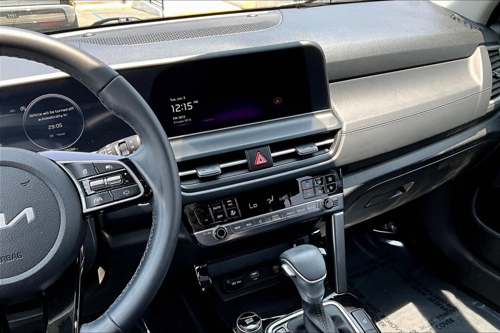 Vehicle image 8 of 17