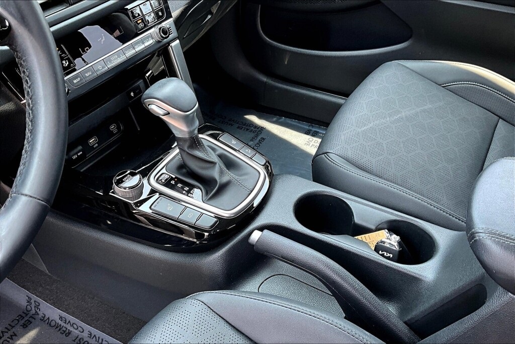 Vehicle image 10 of 17