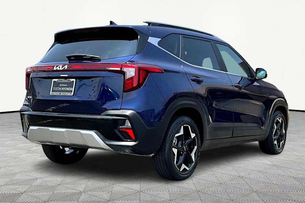 Vehicle image 4 of 17
