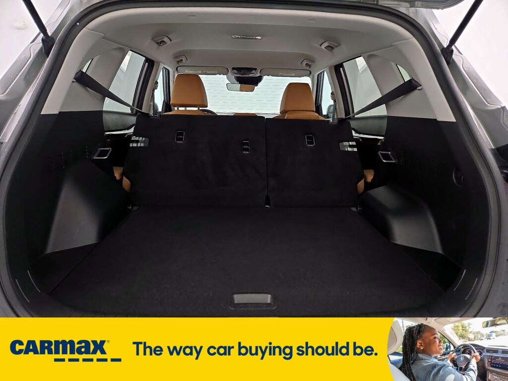 Vehicle image 10 of 29