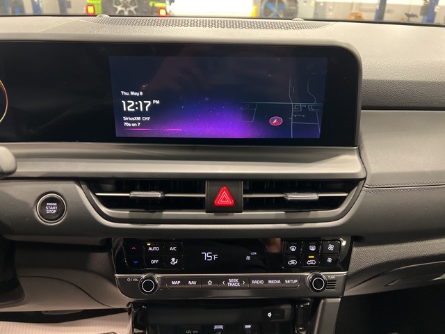 Vehicle image 25 of 32