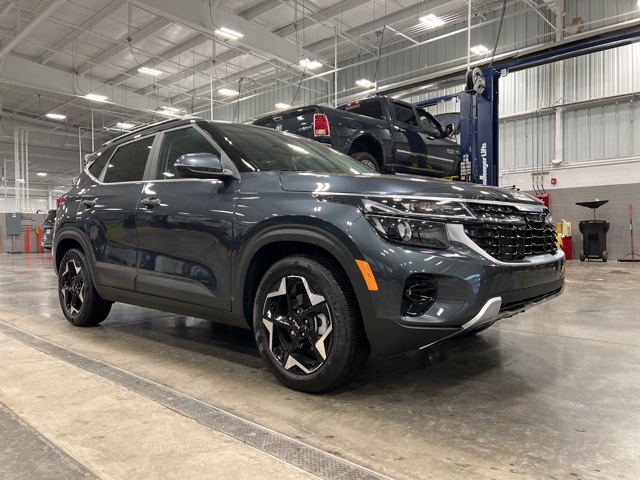 Vehicle image 3 of 32