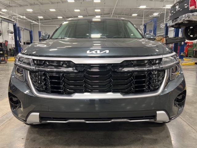 Vehicle image 2 of 32