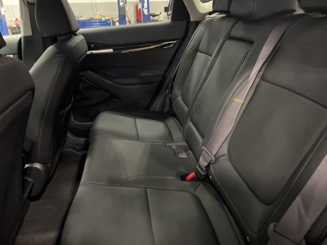 Vehicle image 11 of 32