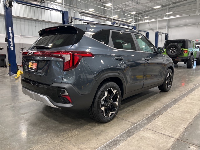 Vehicle image 5 of 32